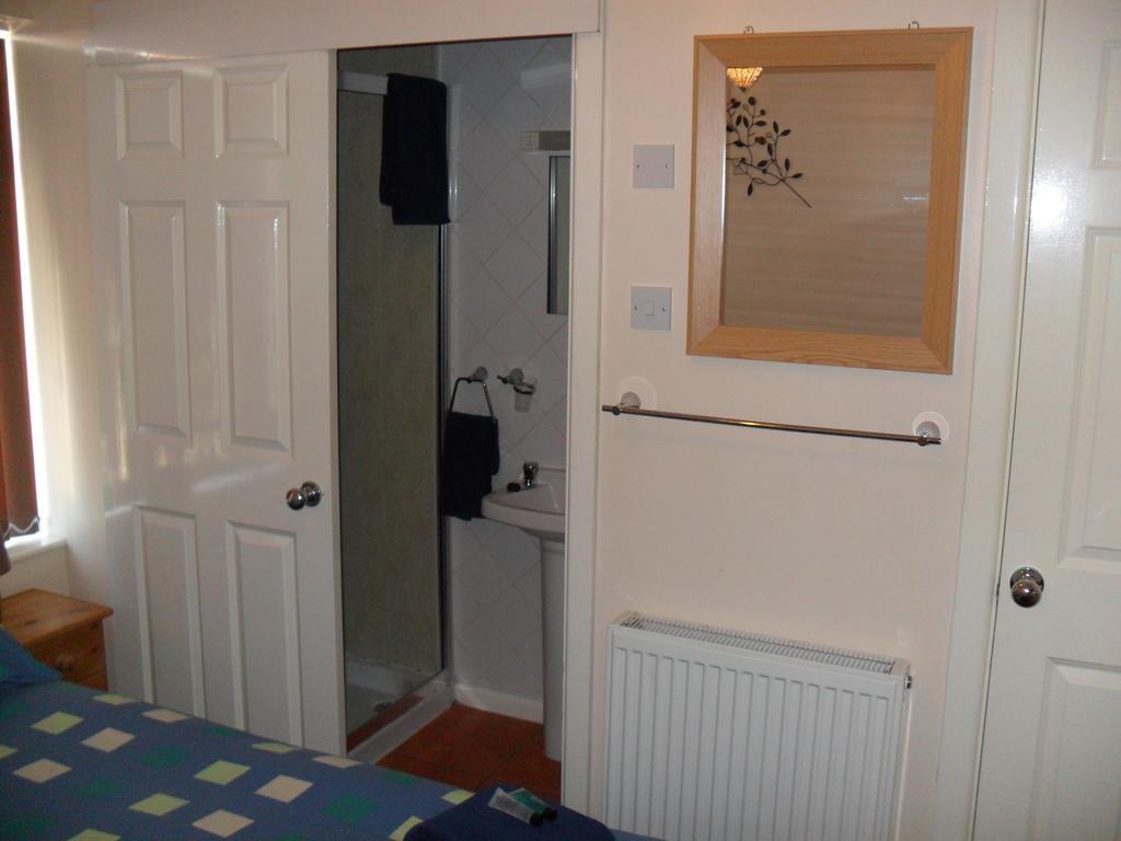 ويموث Charlotte Guest House الغرفة الصورة